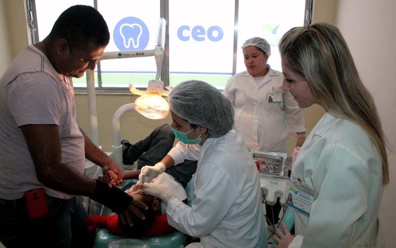 Nova Iguaçu: dentistas são capacitados para atender pacientes especiais