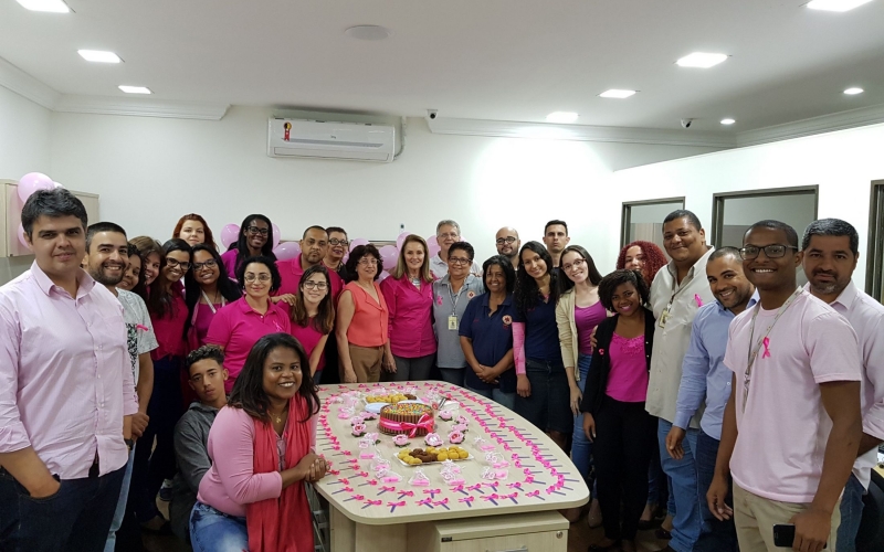 Colaboradores do Cisbaf apoiam campanha Outubro Rosa   