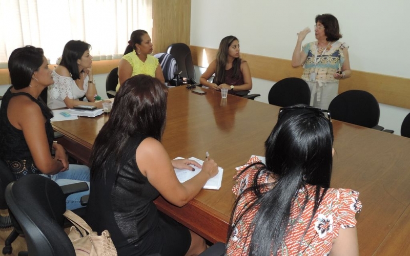 Equipes do NASF debatem cuidados ao paciente com acidente vascular cerebral (AVC)   