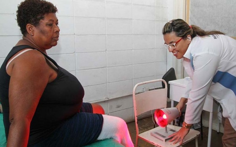 Idosos de São João de Meriti têm atendimento médico no programa Melhor Idade