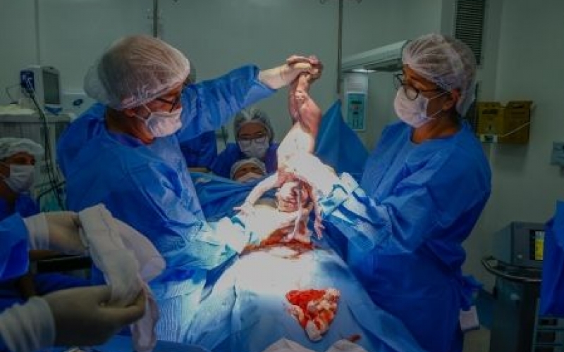 Duque de Caxias dá boas vindas ao primeiro bebê nascido na nova Maternidade Municipal de Santa Cruz da Serra   