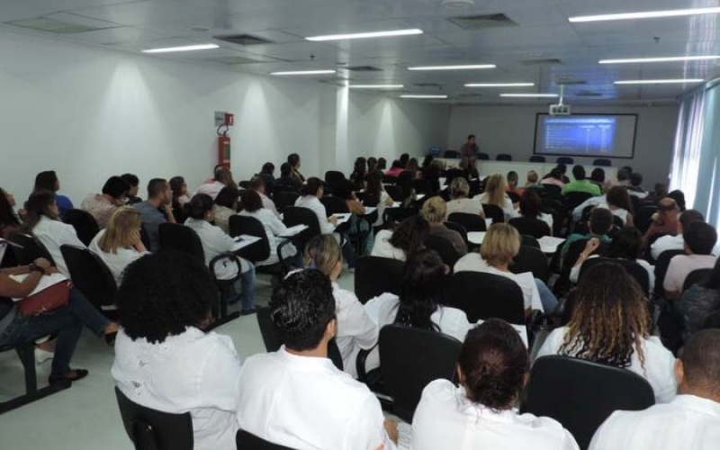 Profissionais de saúde participam do 1º Seminário Cardiorredes da Baixada Fluminense