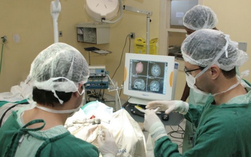 Hospital Geral de Nova Iguaçu realiza cirurgia inédita com aparelho de neuronavegação