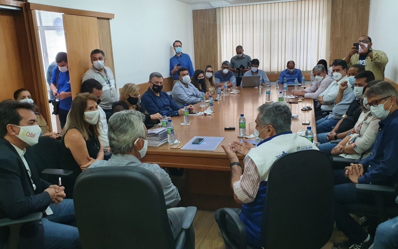 Secretário estadual de Saúde, prefeitos e secretários municipais debatem rumos da saúde na Baixada