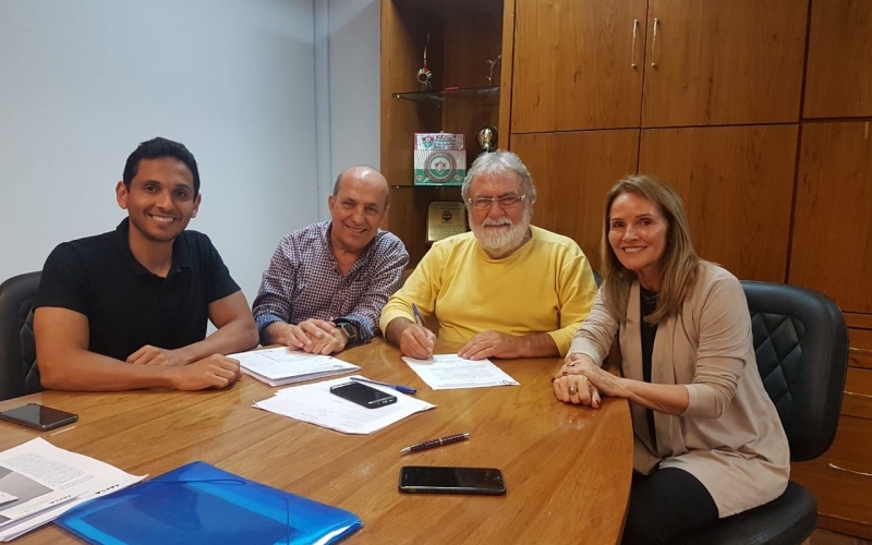 Prefeito de Nilópolis Farid assina contrato do Marque Fácil com o Cisbaf