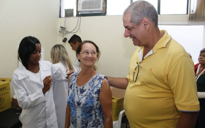 Nova Iguaçu vacina cerca de  30 mil pessoas no dia D contra a gripe H1N1