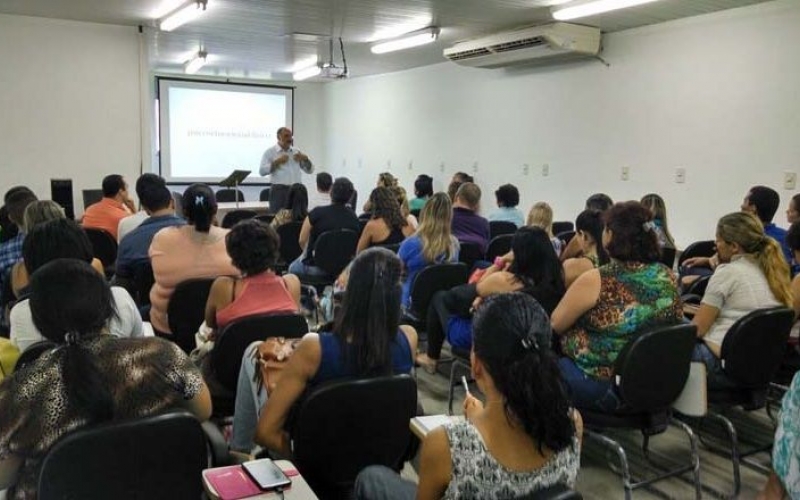 Humanização e acolhimento de pacientes e familiares são tema de palestra em Magé